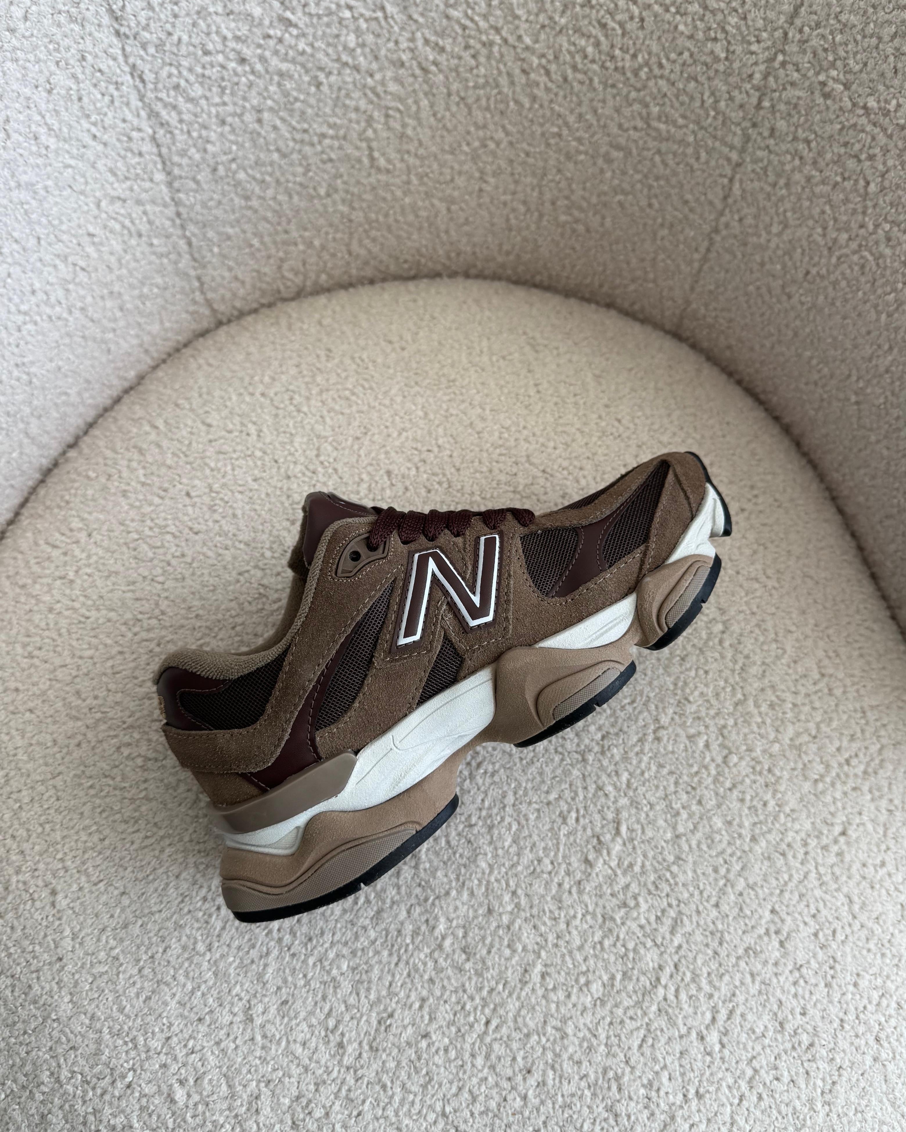 Tênis New Balance 9060 Marrom