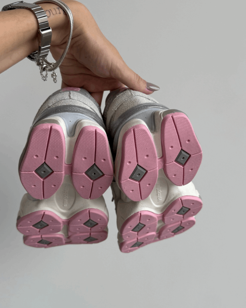 Tênis New Balance 9060 Cinza com Rosa Feminino em Camurça