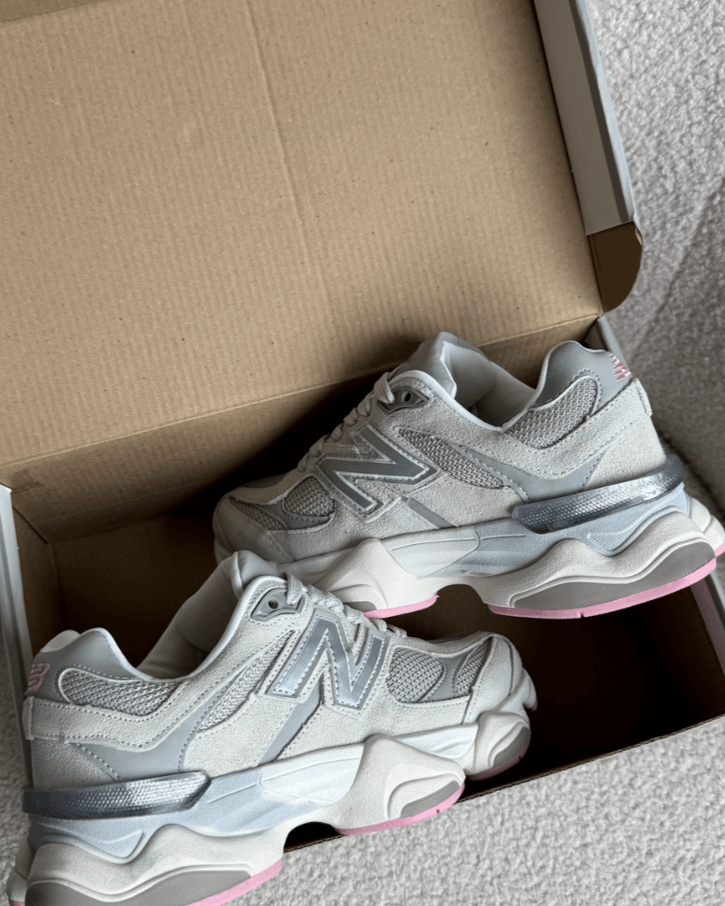 Tênis New Balance 9060 Cinza com Rosa Feminino em Camurça