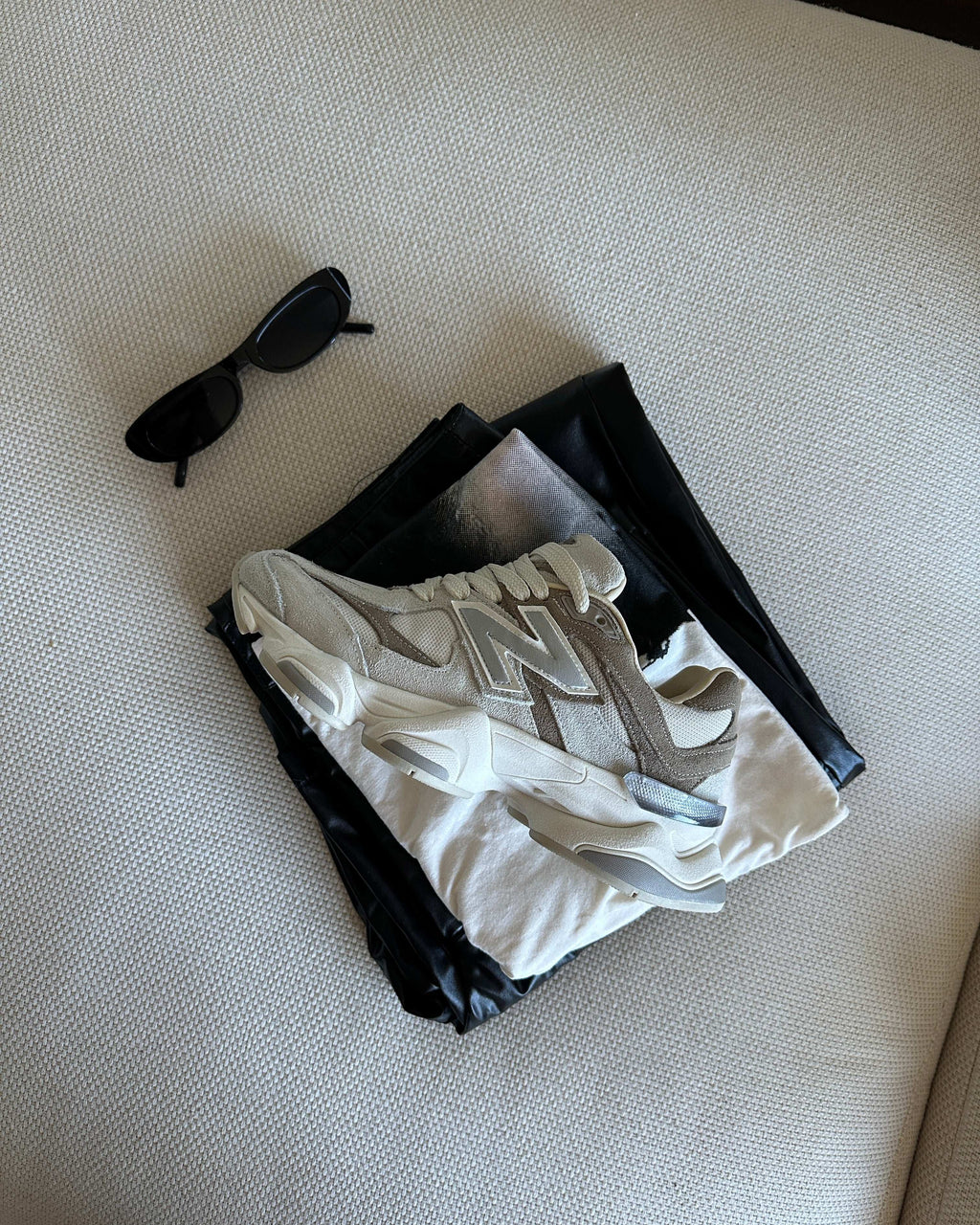 Tênis New Balance 9060 Nude Feminino em Camurça