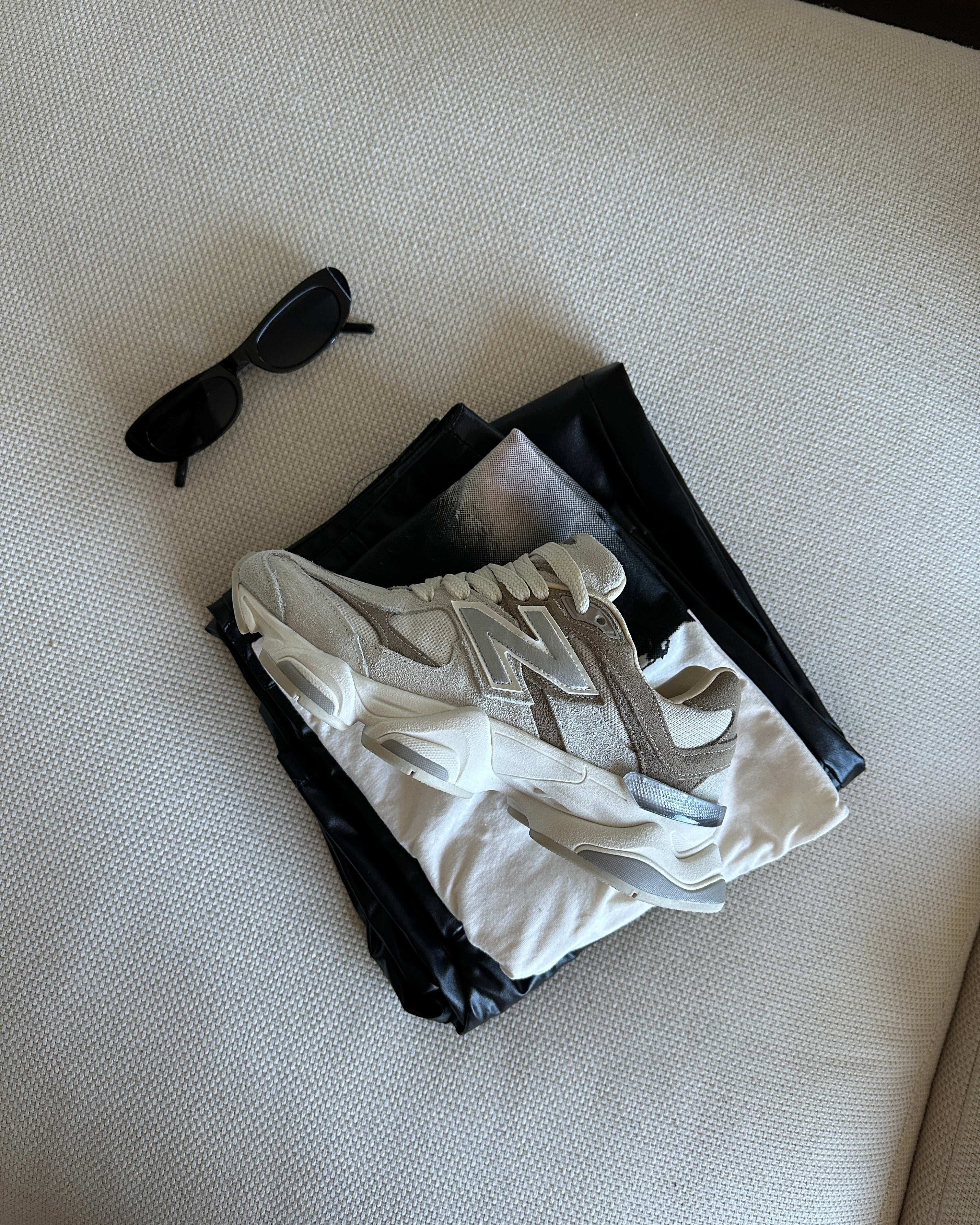 Tênis New Balance 9060 Nude Feminino em Camurça