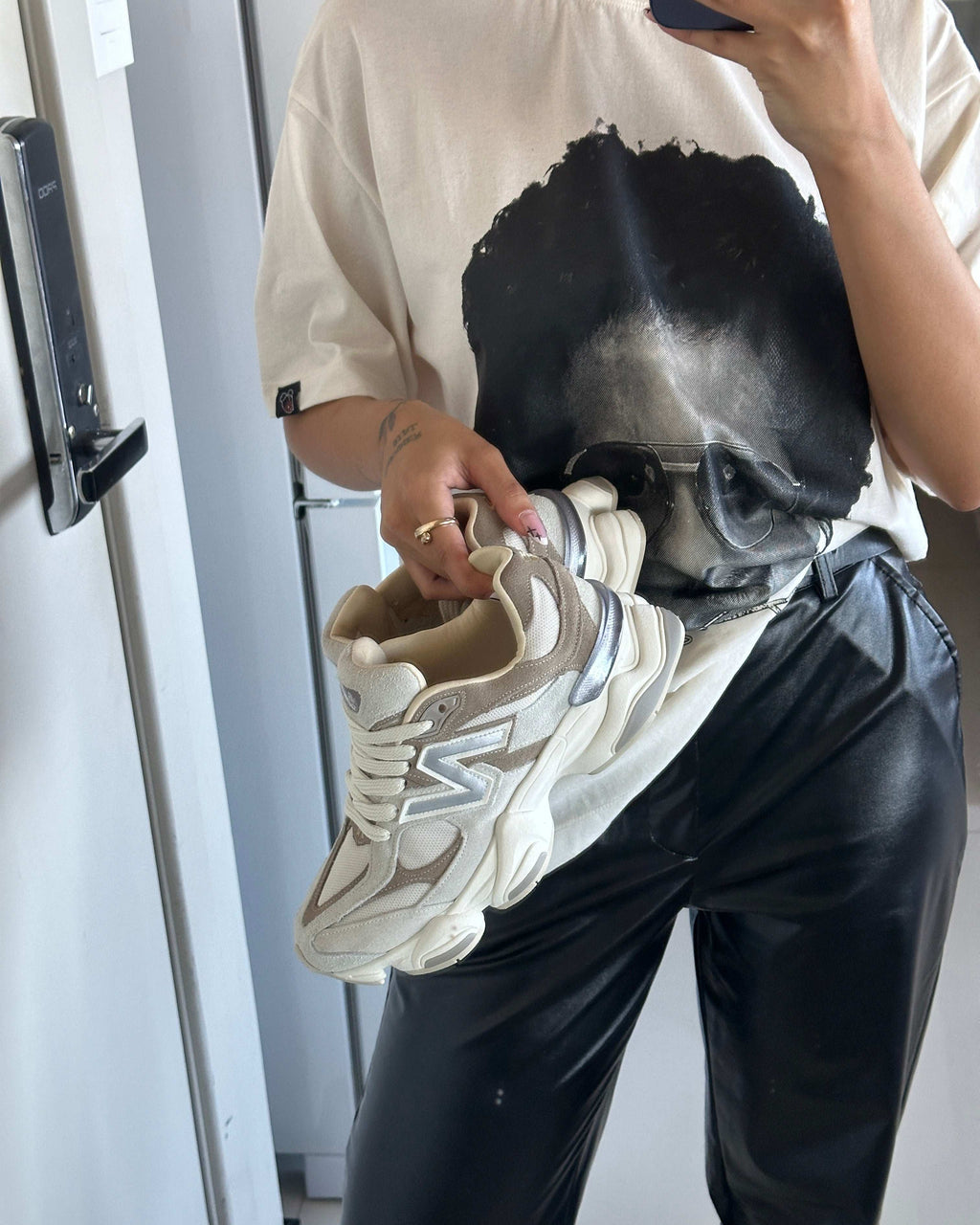 Tênis New Balance 9060 Nude Feminino em Camurça