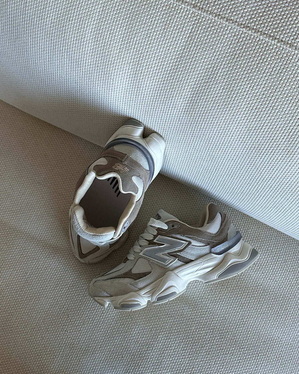 Tênis New Balance 9060 Nude Feminino em Camurça