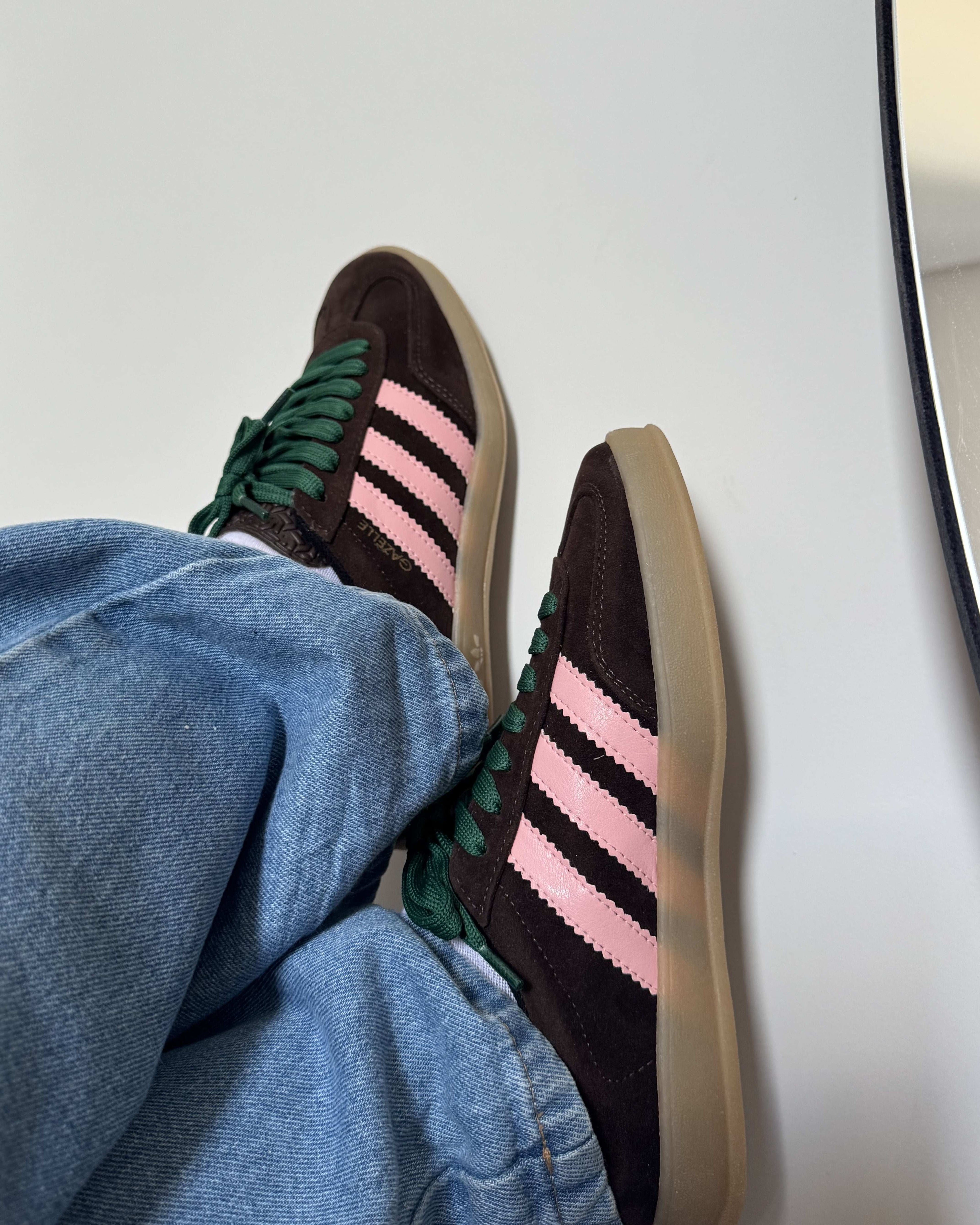 Tênis Adidas Gazelle Marrom com Rosa Feminino Retrô