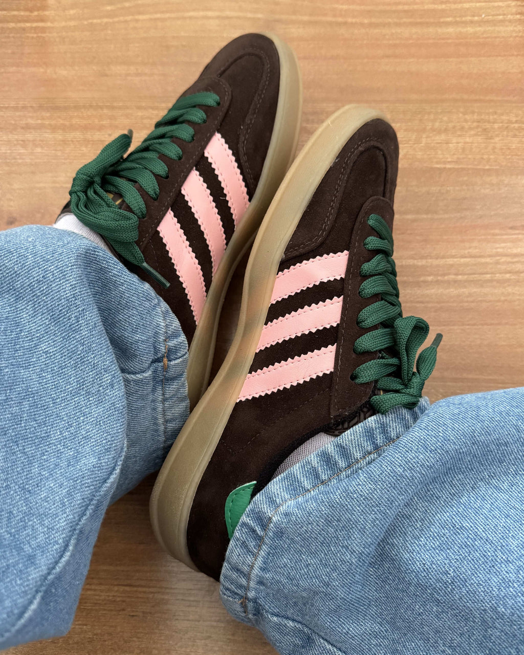 Tênis Adidas Gazelle Marrom com Rosa Feminino Retrô