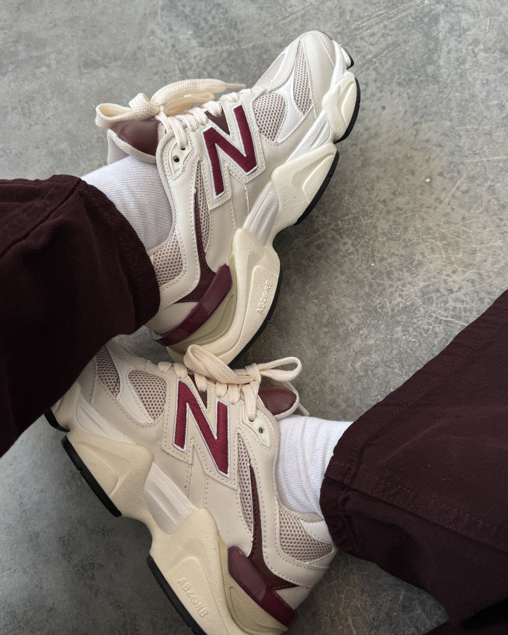 Tênis New Balance 9060 Off Bordo Feminino Casual