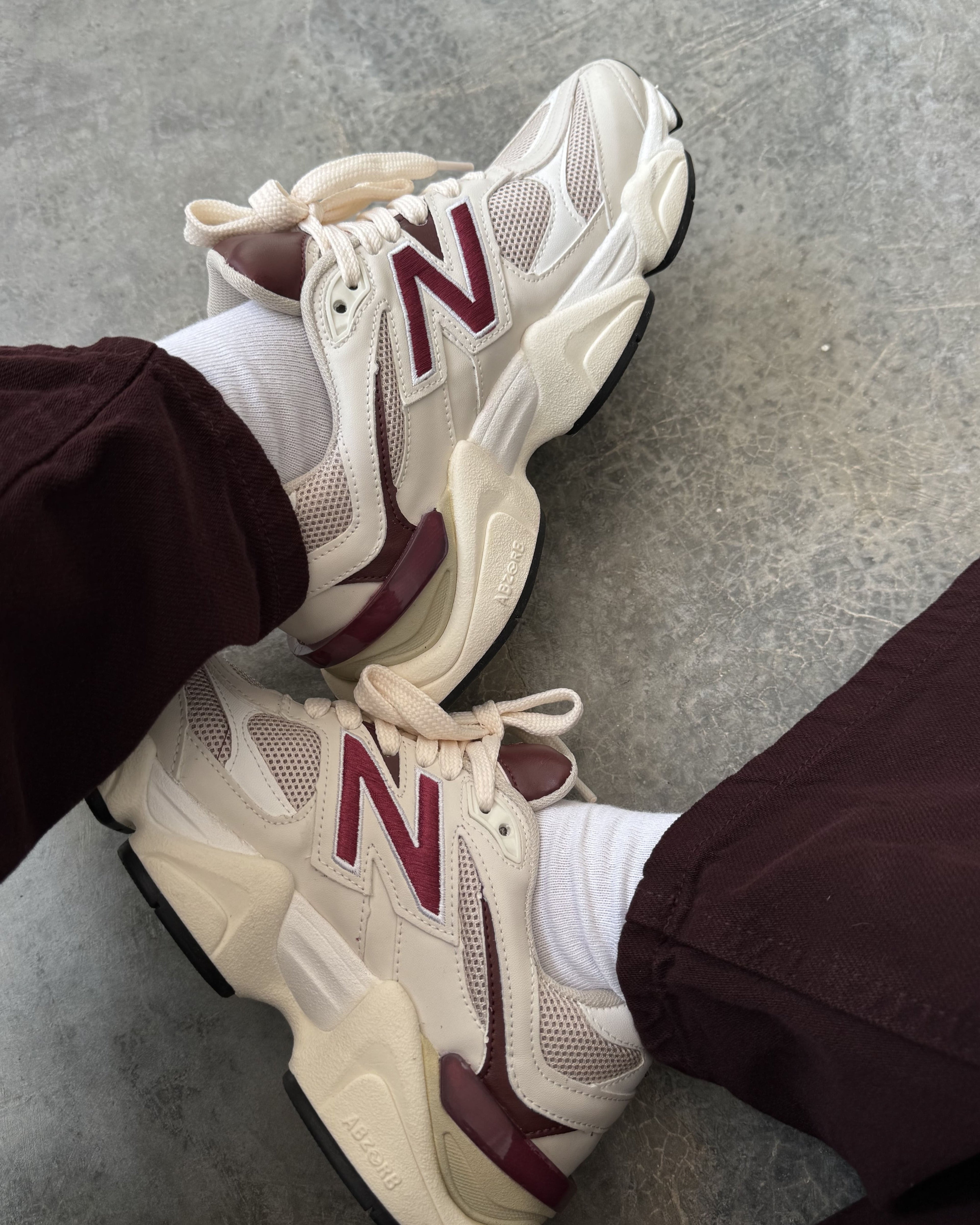 Tênis New Balance 9060 Off Bordo Feminino Casual