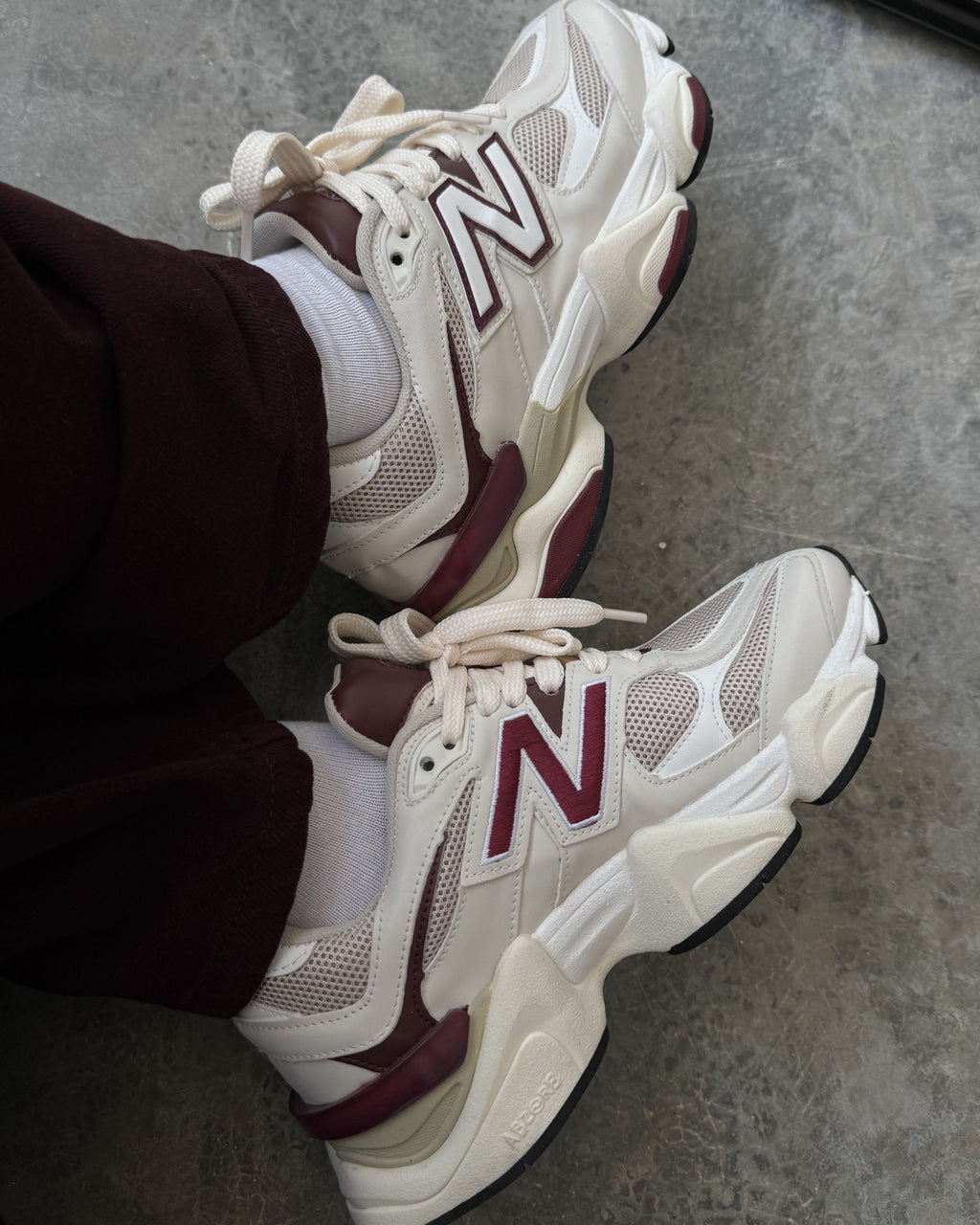 Tênis New Balance 9060 Off Bordo Feminino Casual