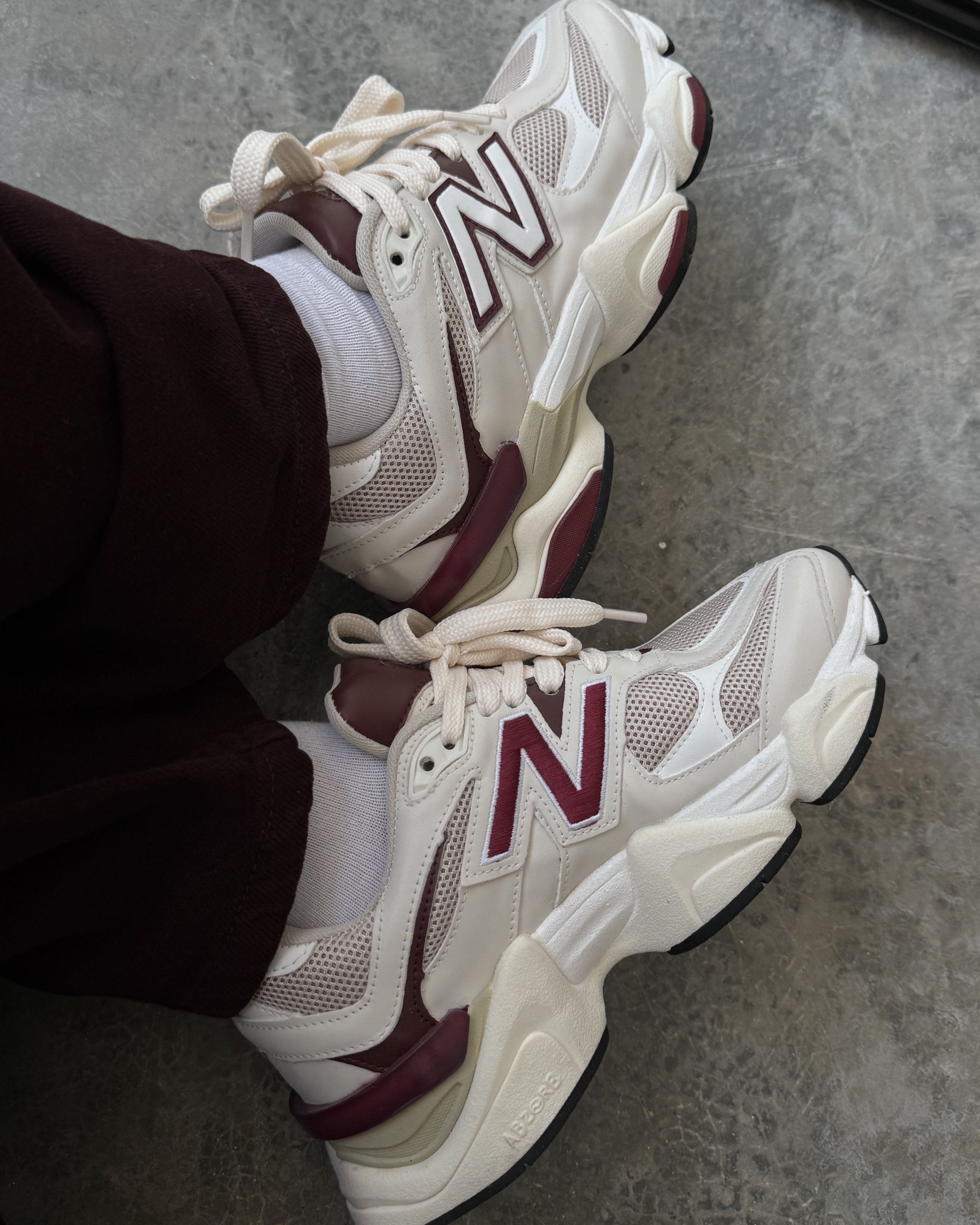 Tênis New Balance 9060 Off Bordo Feminino Casual