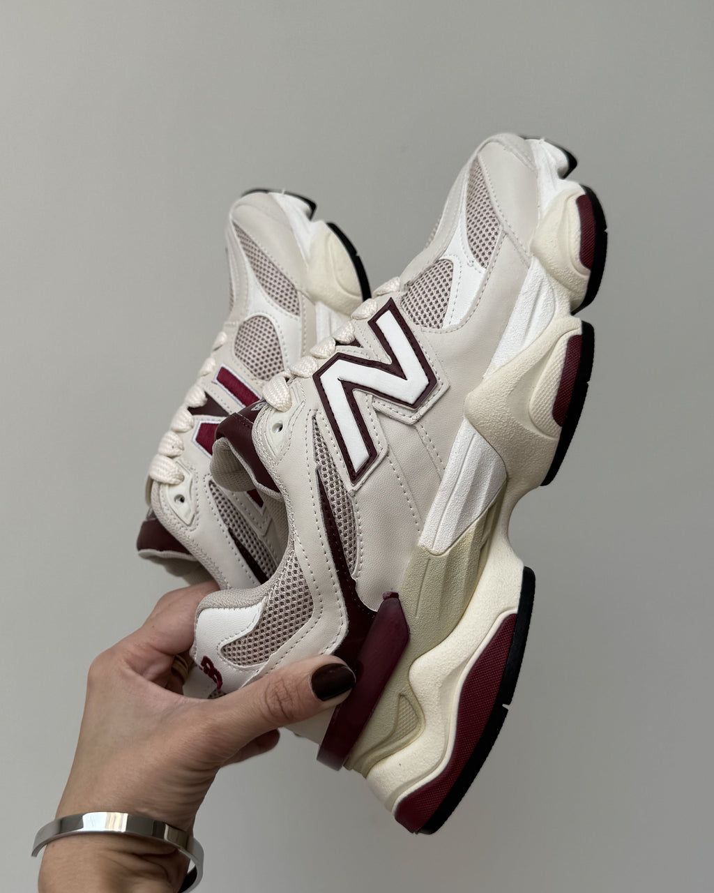 Tênis New Balance 9060 Off Bordo Feminino Casual