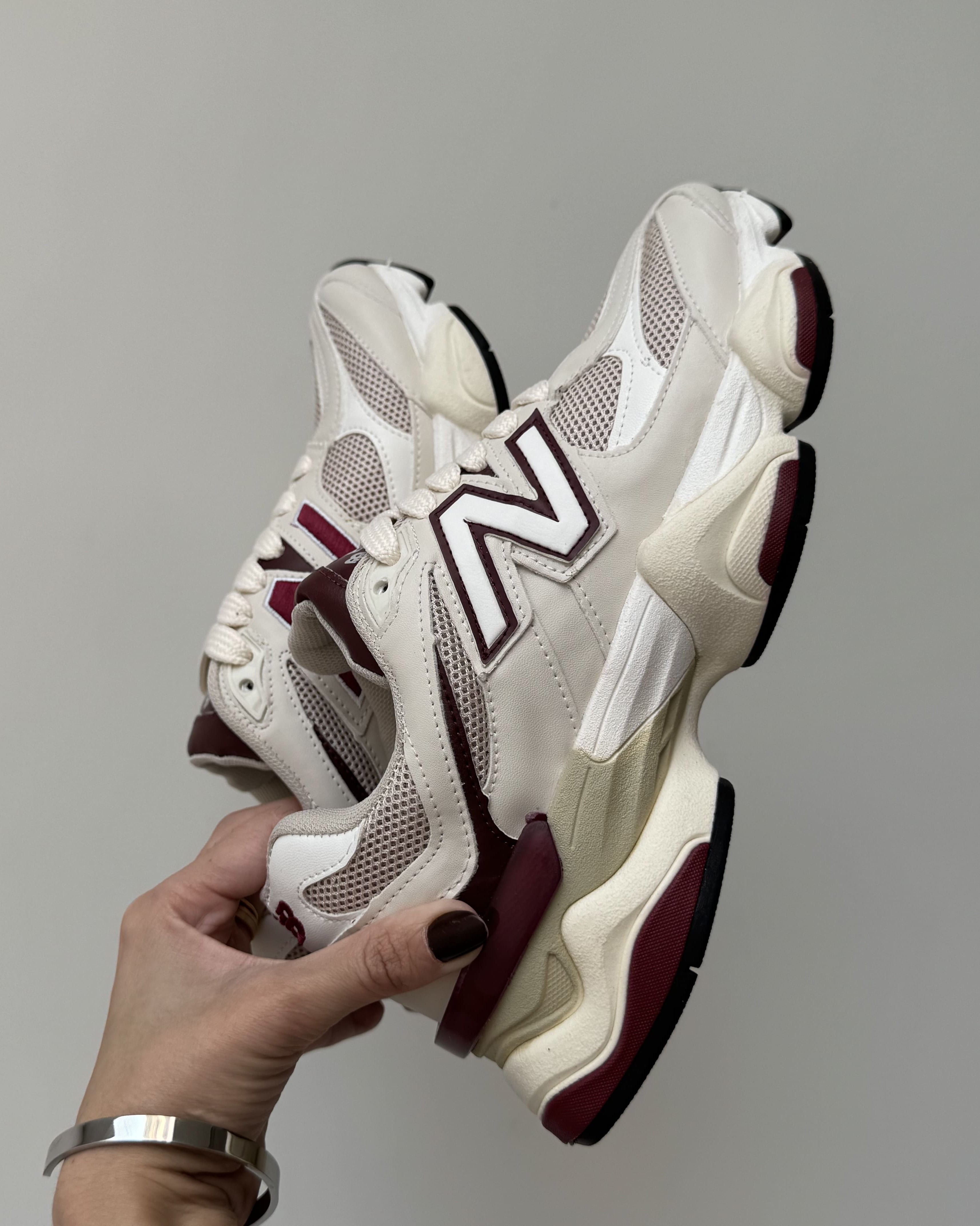 Tênis New Balance 9060 Off Bordo Feminino Casual