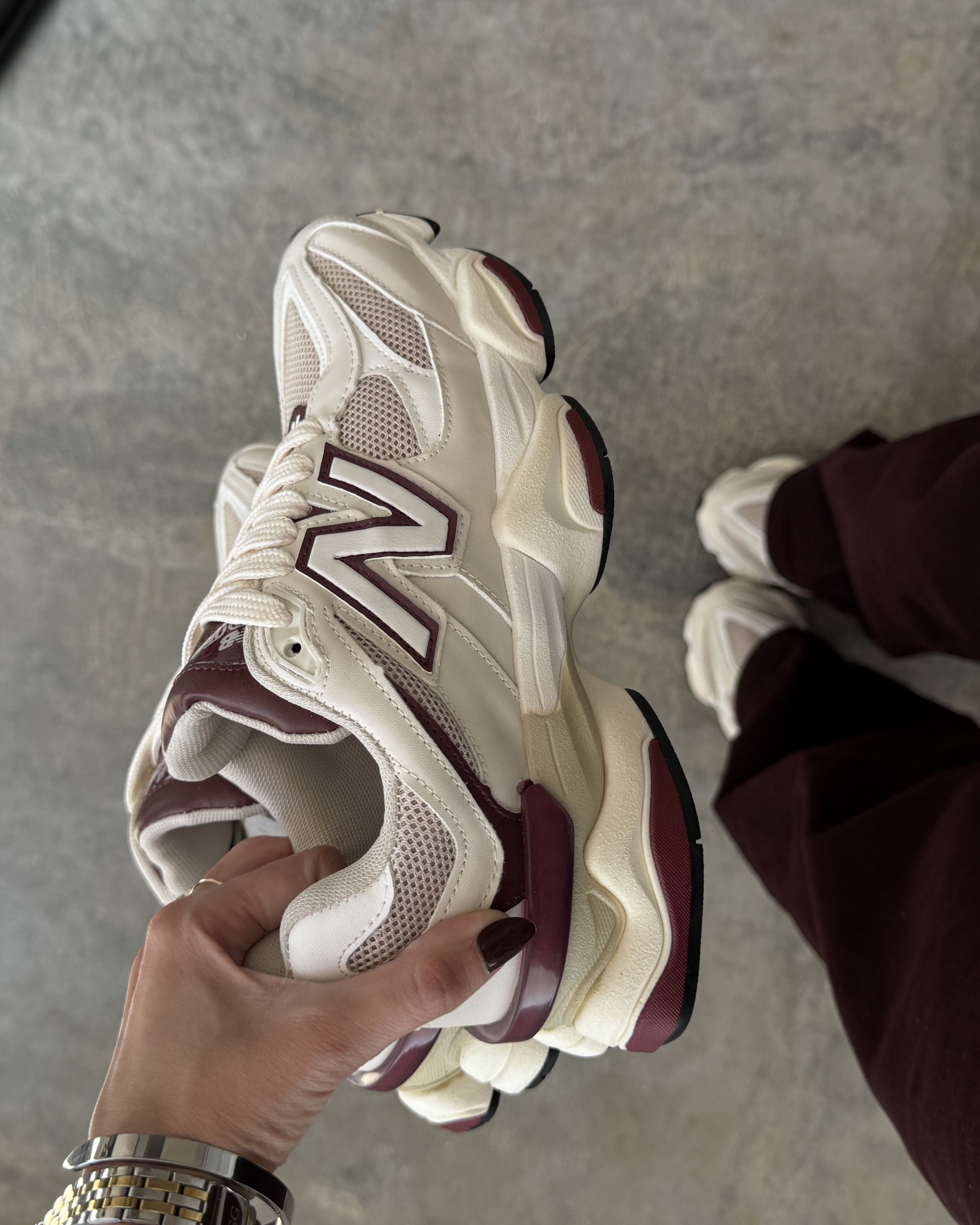 Tênis New Balance 9060 Off Bordo Feminino Casual