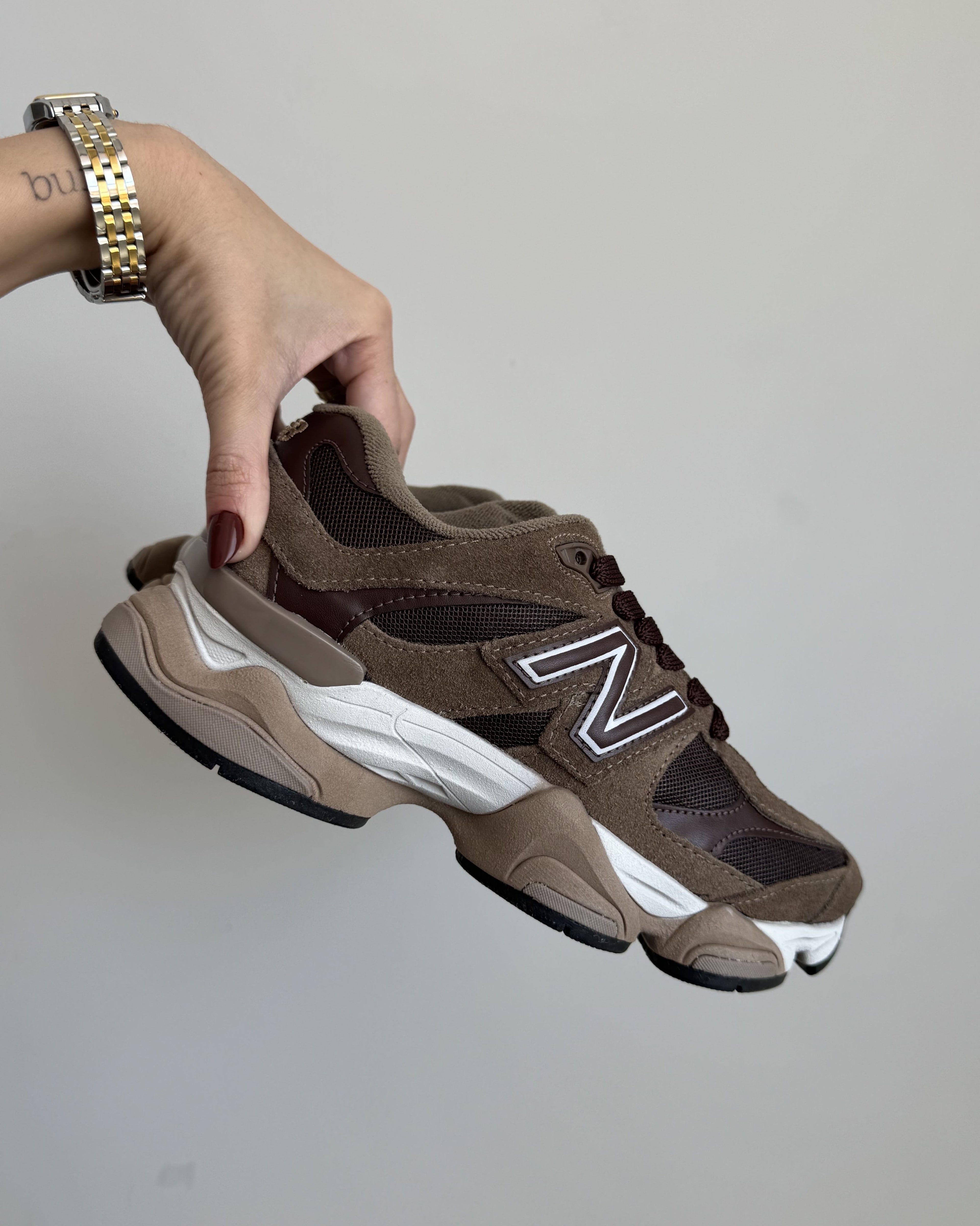 Tênis New Balance 9060 Marrom
