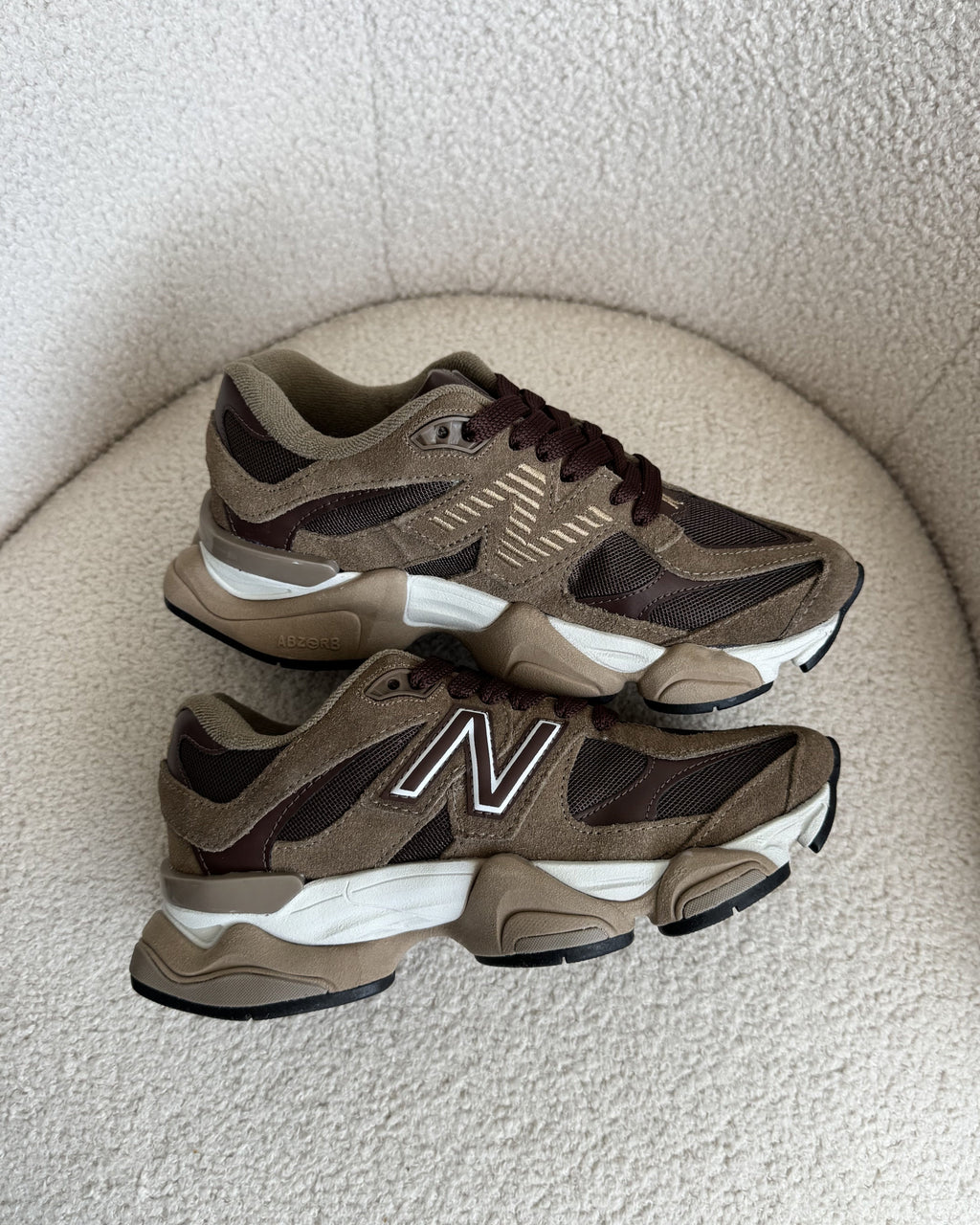 Tênis New Balance 9060 Marrom
