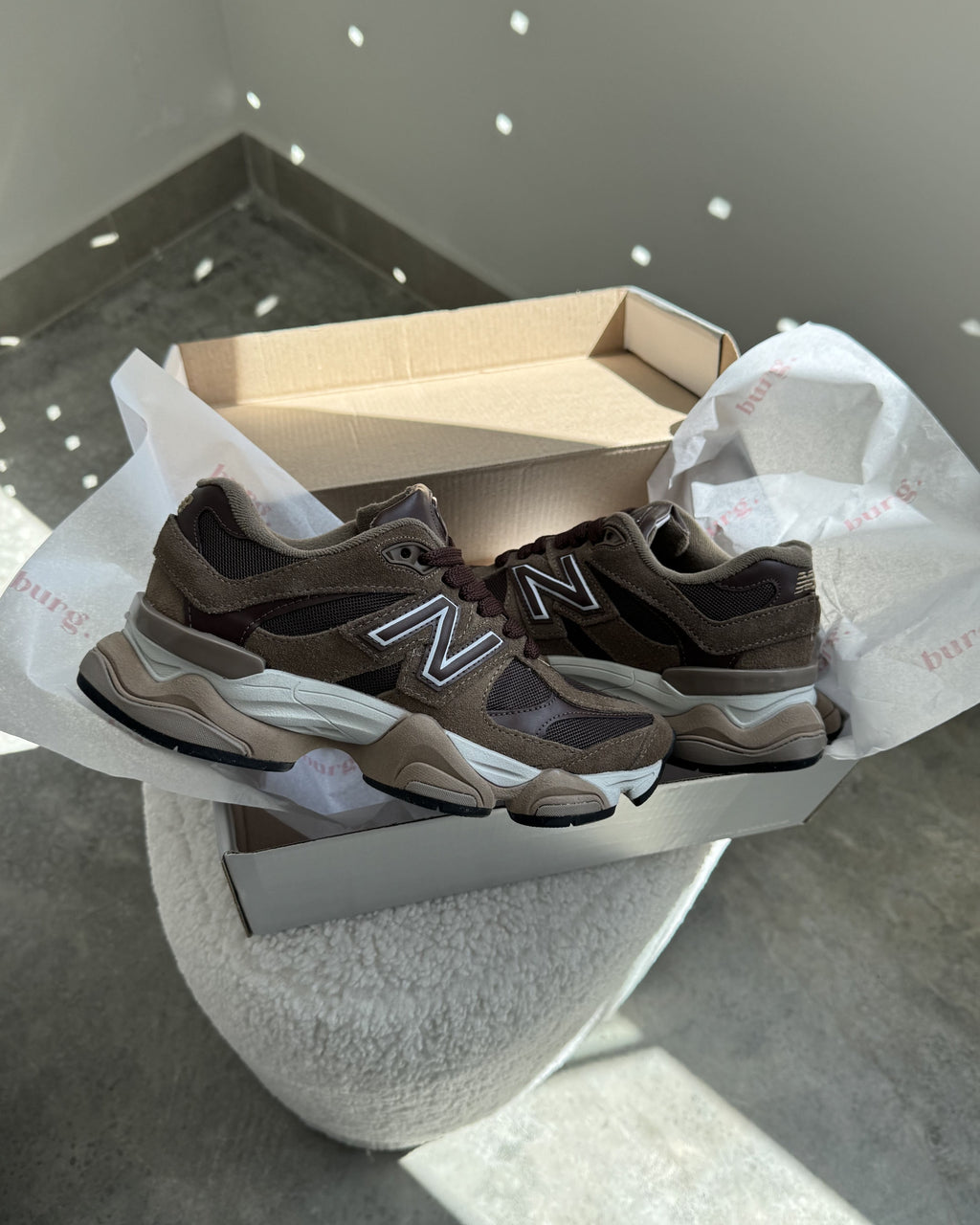 Tênis New Balance 9060 Marrom