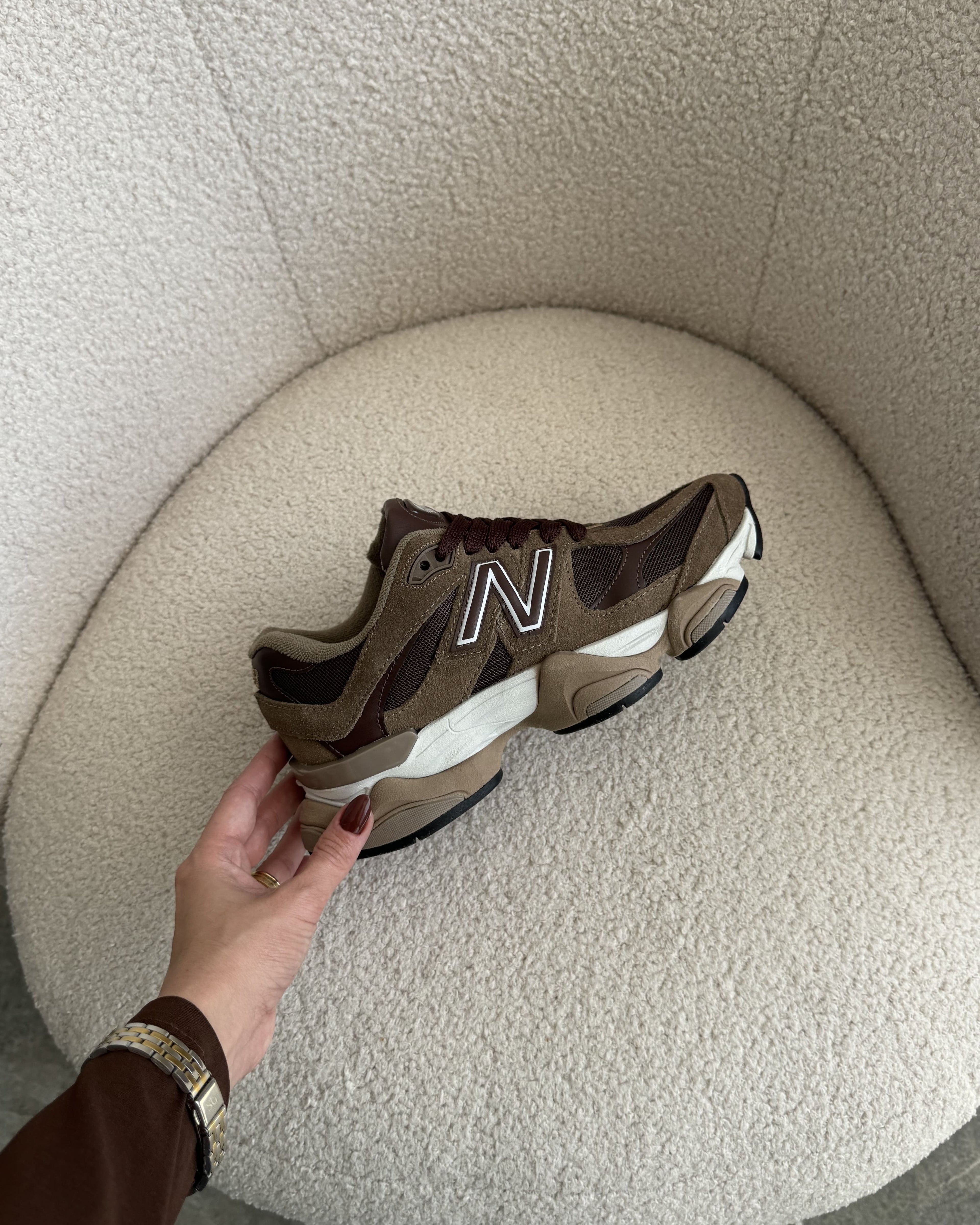 Tênis New Balance 9060 Marrom