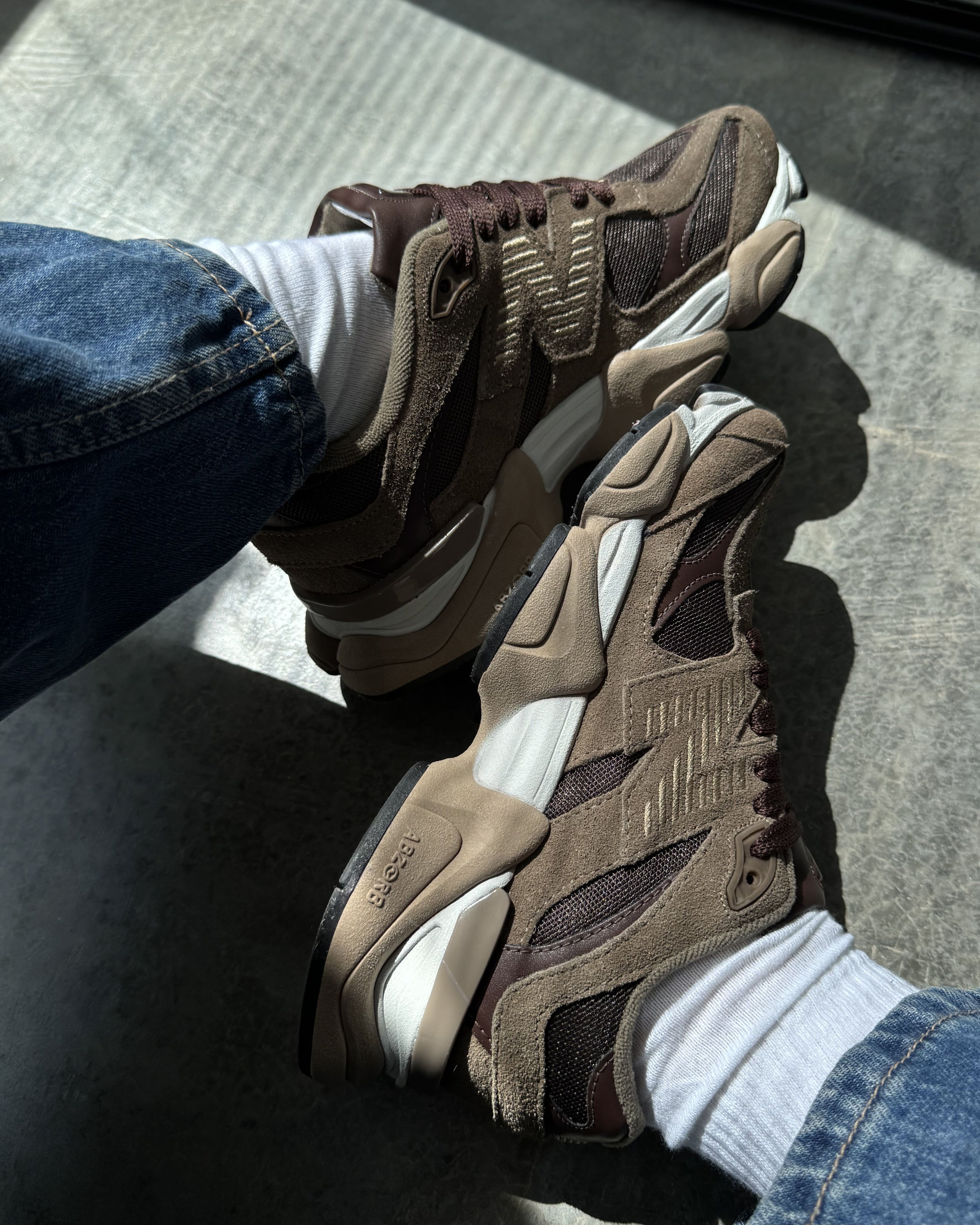 Tênis New Balance 9060 Marrom