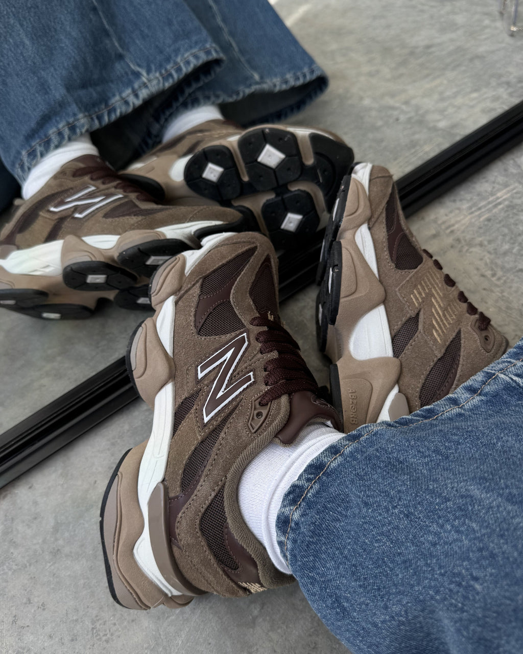 Tênis New Balance 9060 Marrom