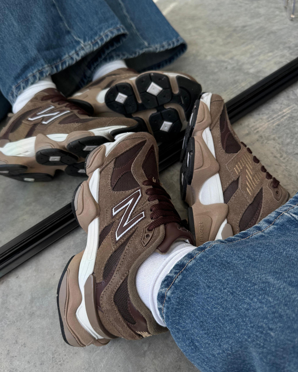 Tênis New Balance 9060 Marrom
