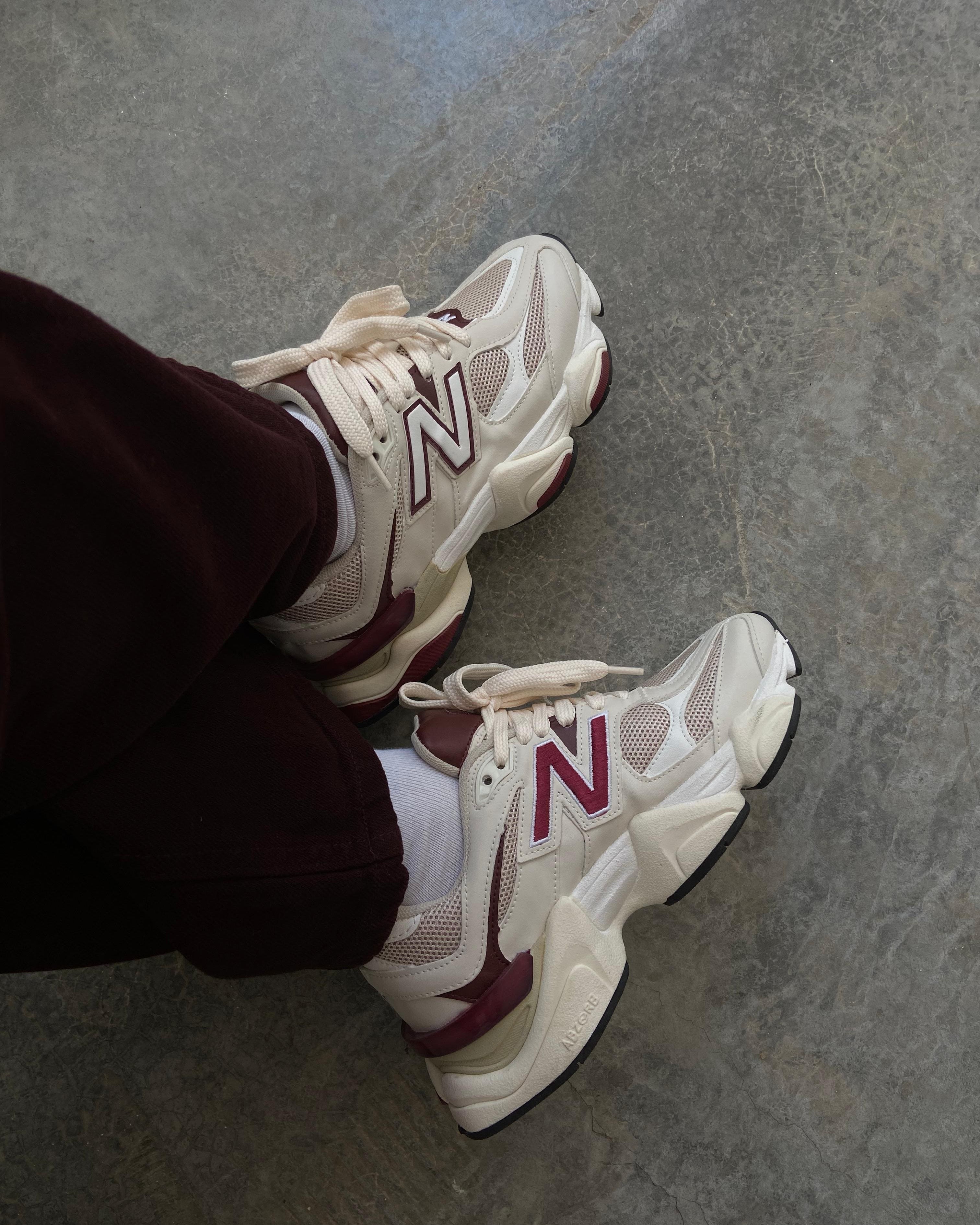 Tênis New Balance 9060 Off Bordo Feminino Casual