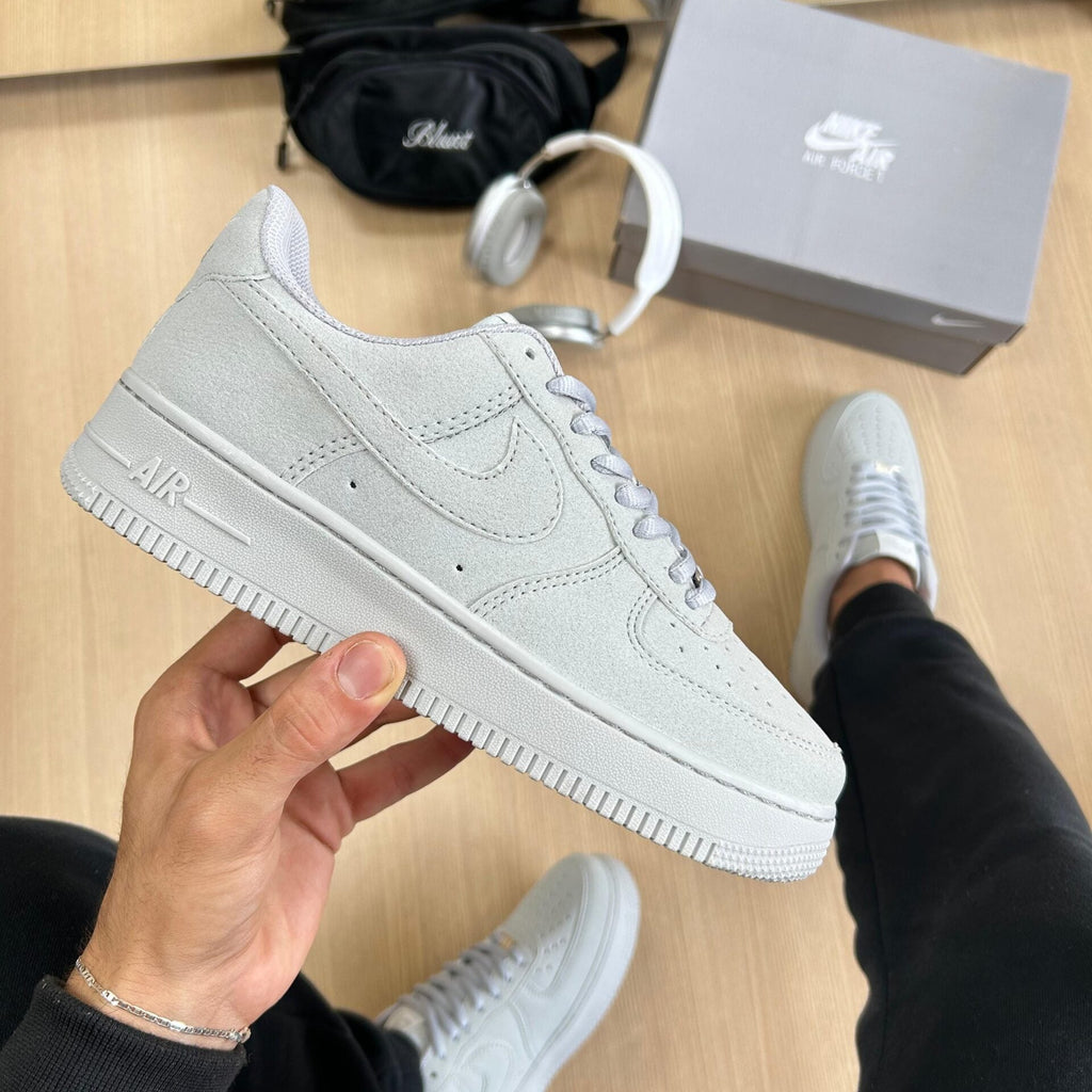 Nike Air Force Camurça Natural Cinza