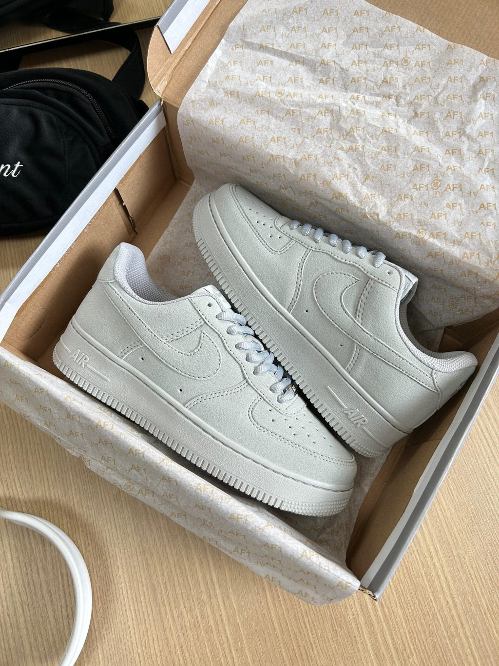 Nike Air Force Camurça Natural Cinza