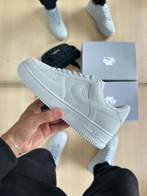 Nike Air Force Camurça Natural Cinza