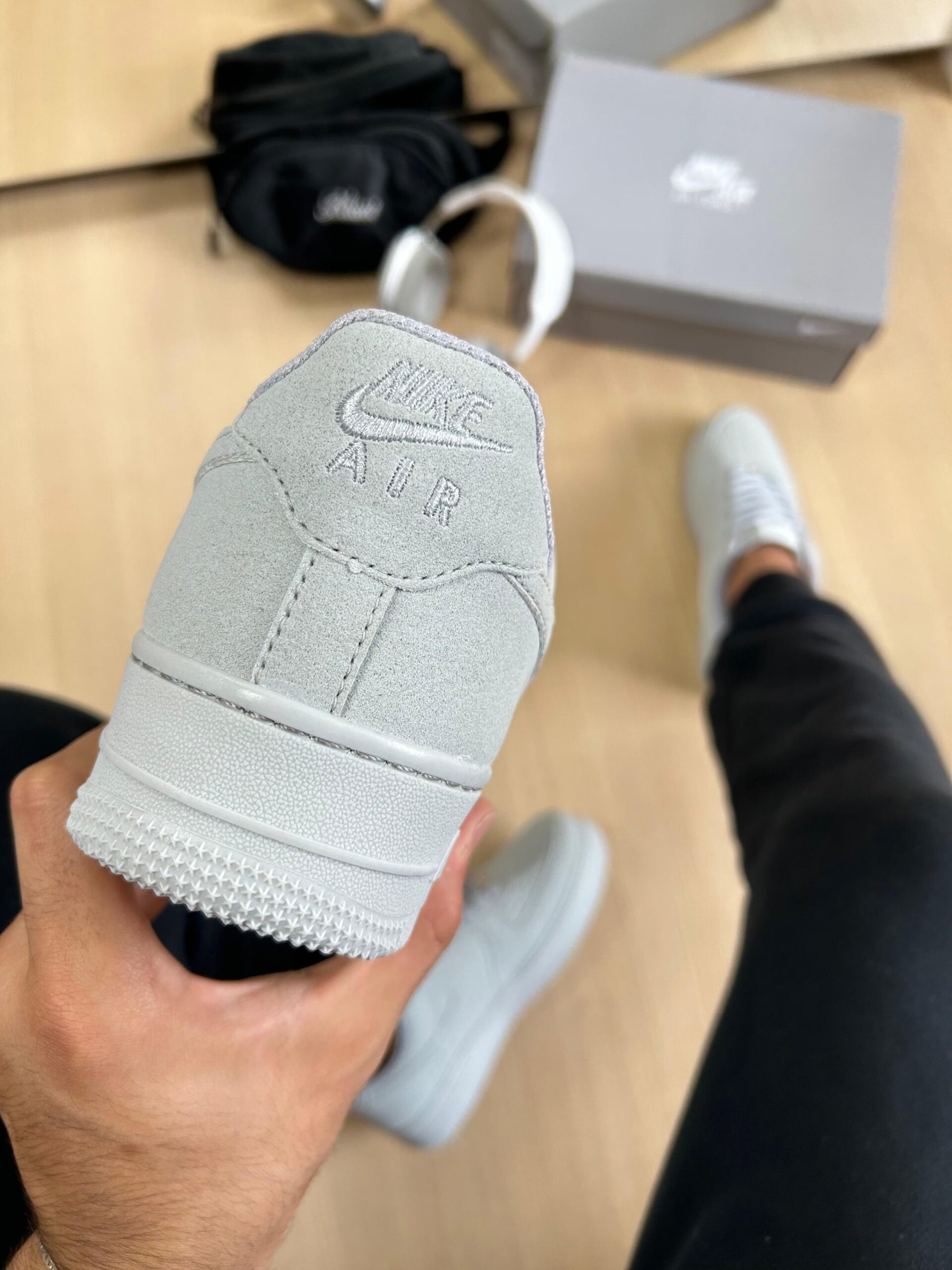 Nike Air Force Camurça Natural Cinza