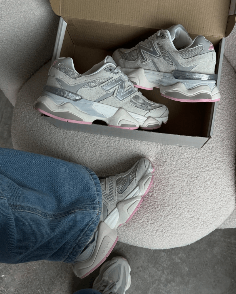 Tênis New Balance 9060 Cinza com Rosa Feminino em Camurça