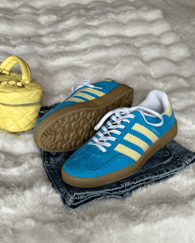 Tênis Adidas Gazelle Indoor Azul Manteiga Feminino em Camurça Atoalhada