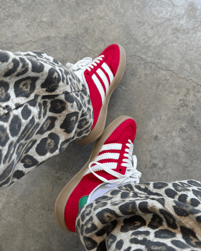 Tênis Adidas Gazelle Indoor Vermelho Feminino em Camurça Atoalhada