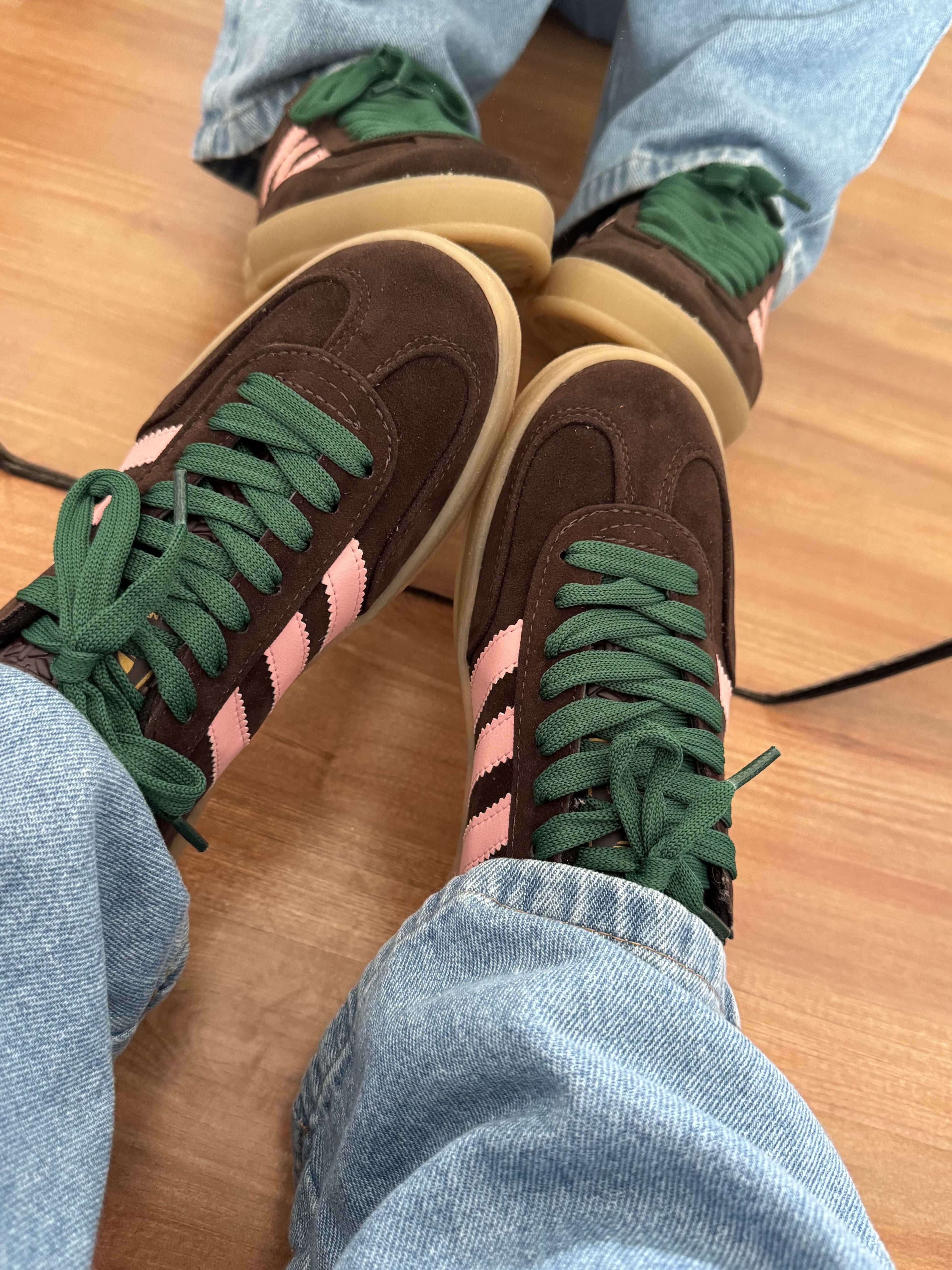 Tênis Adidas Gazelle Marrom com Rosa Feminino Retrô