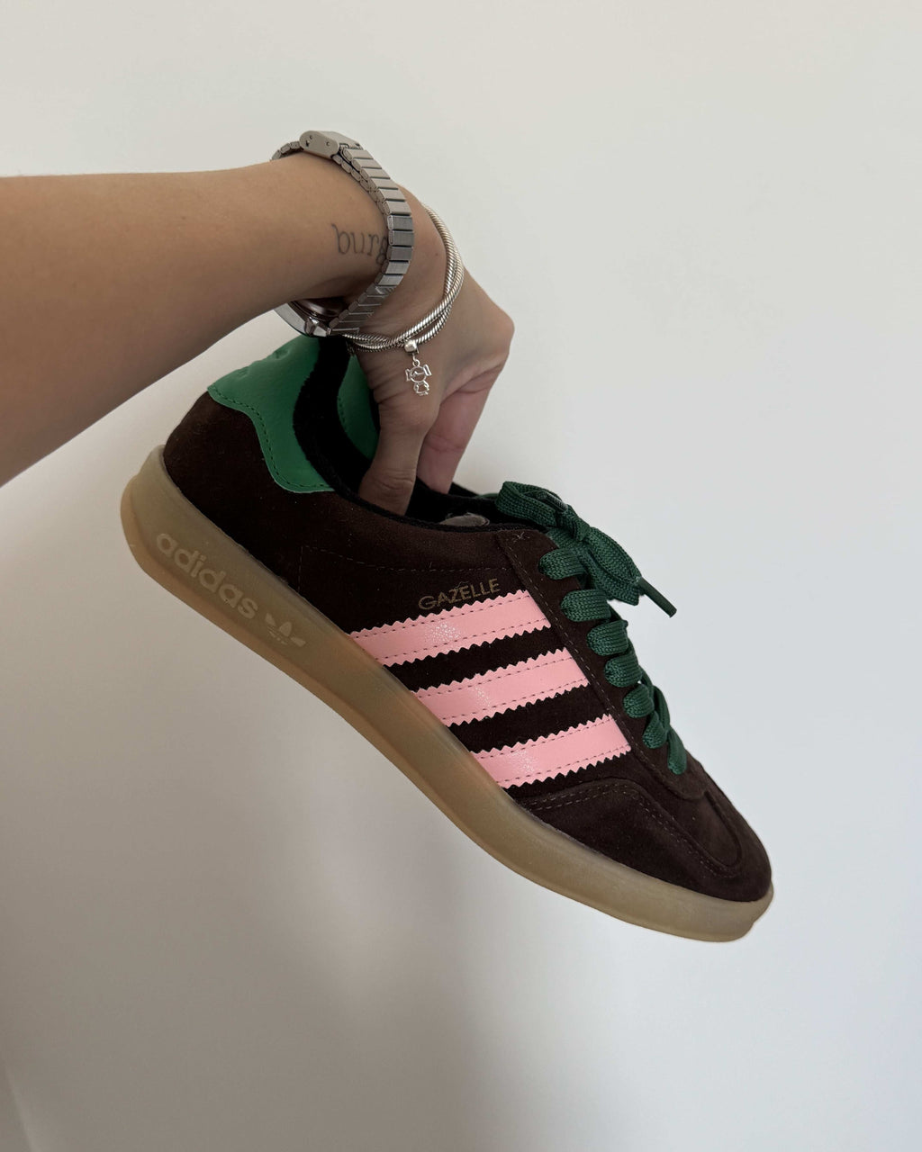 Tênis Adidas Gazelle Marrom com Rosa Feminino Retrô