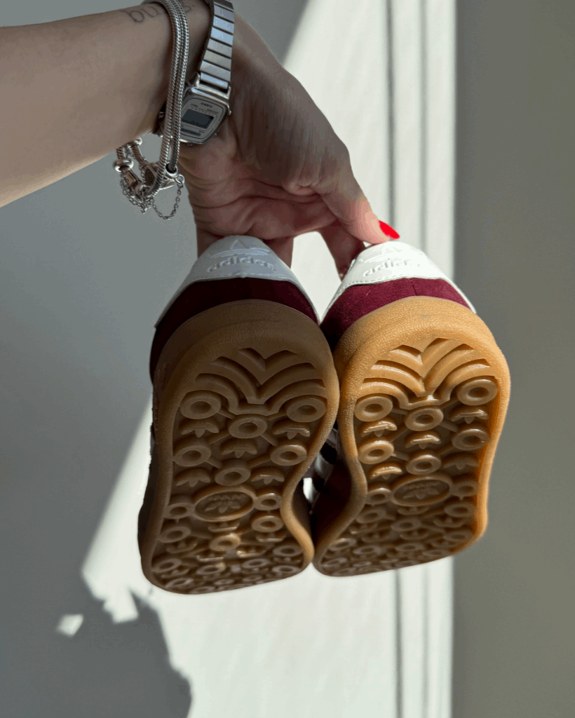 Tênis Adidas Gazelle Vinho Feminino com Solado Caramelo