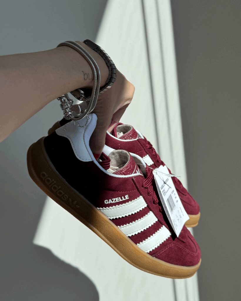Tênis Adidas Gazelle Vinho Feminino com Solado Caramelo