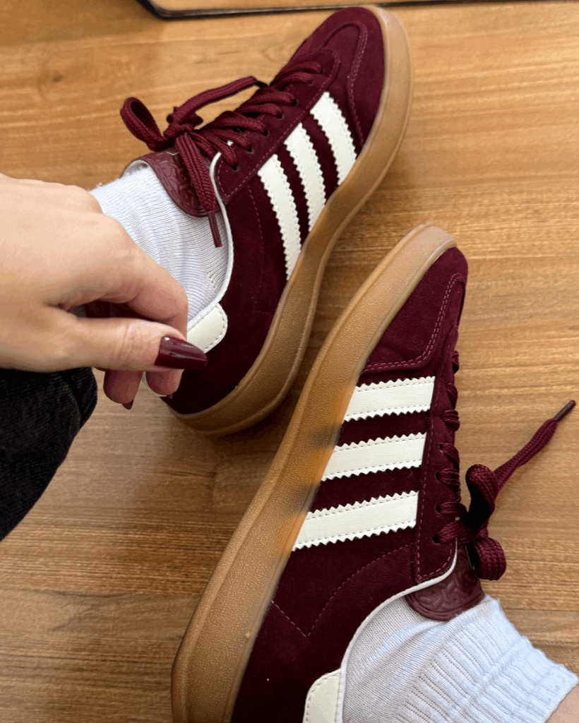Tênis Adidas Gazelle Vinho Feminino com Solado Caramelo