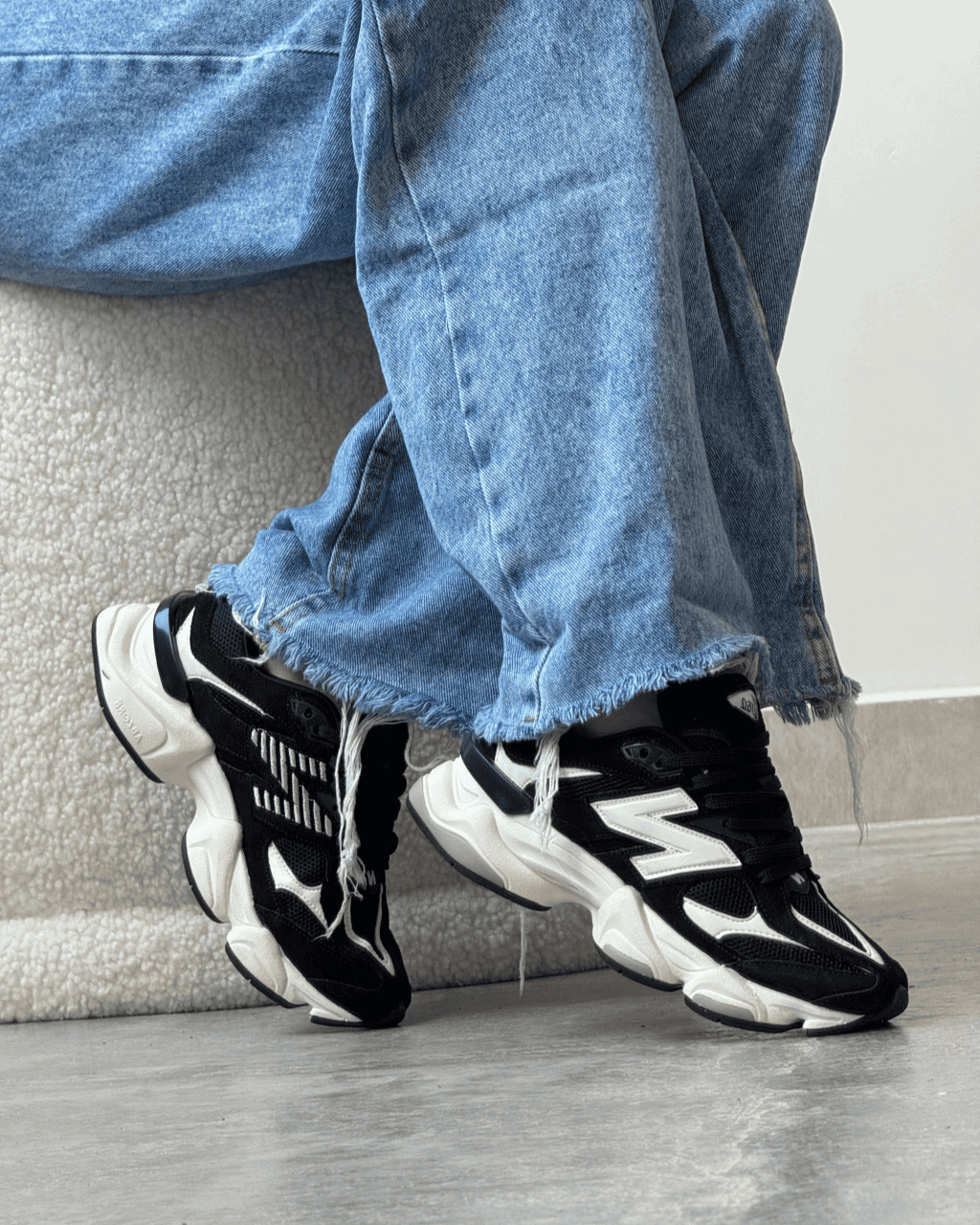 Tênis New Balance 9060 Black em Couro Legítimo e Camurça