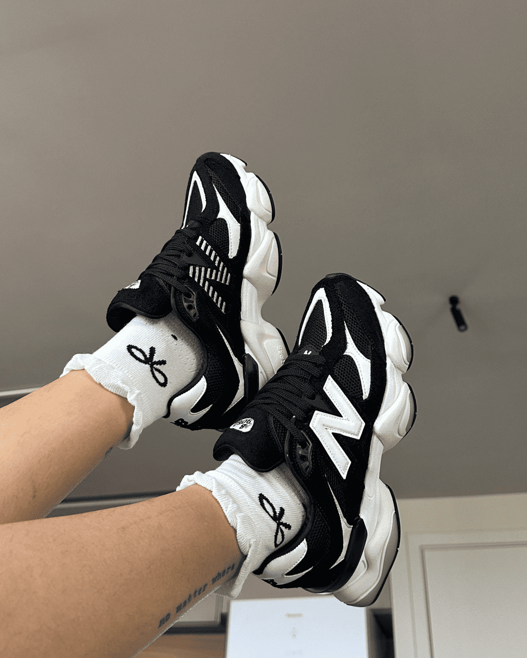 Tênis New Balance 9060 Black em Couro Legítimo e Camurça