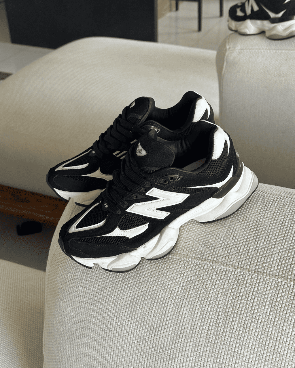 Tênis New Balance 9060 Black em Couro Legítimo e Camurça