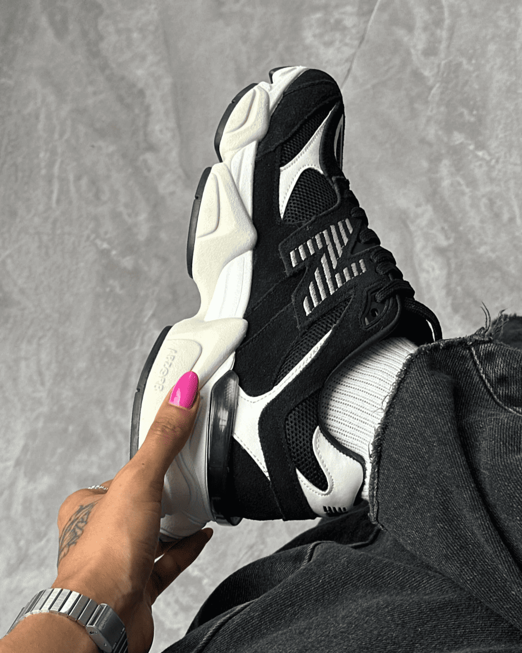 Tênis New Balance 9060 Black em Couro Legítimo e Camurça