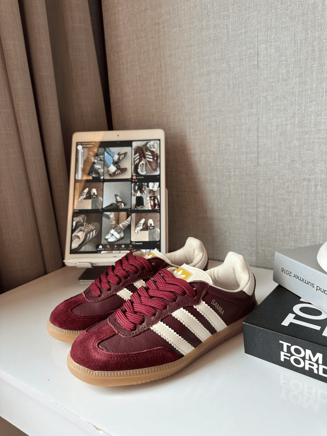 Tênis Adidas Samba OG Vinho Feminino Casual