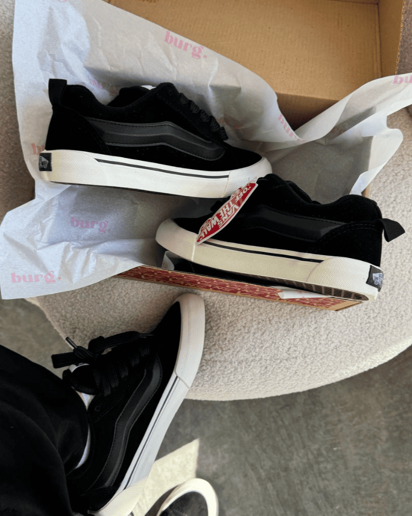 Tênis Knu Black Unissex com Cadarço Largo e Solado Waffle