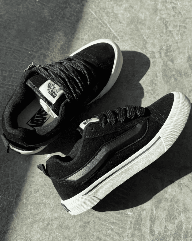 Tênis Knu Black Unissex com Cadarço Largo e Solado Waffle