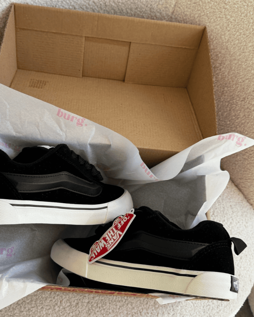 Tênis Knu Black Unissex com Cadarço Largo e Solado Waffle